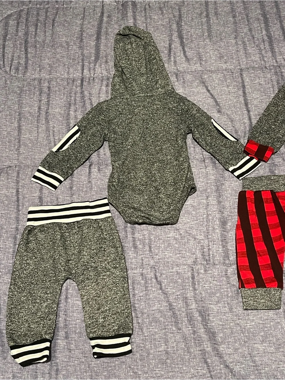 Mama's Boy & Ain't No Mama Matching Hooded Baby Sets - Gray and Red - Picture 4 of 5